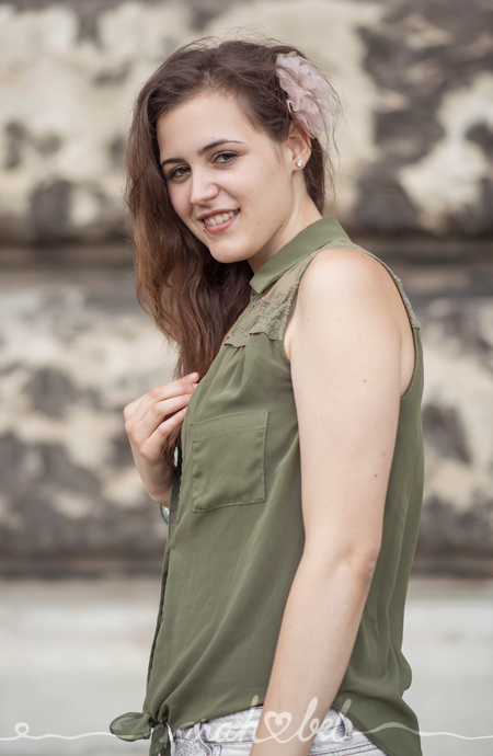 sarah bel | F-R-I-E-N-D-S