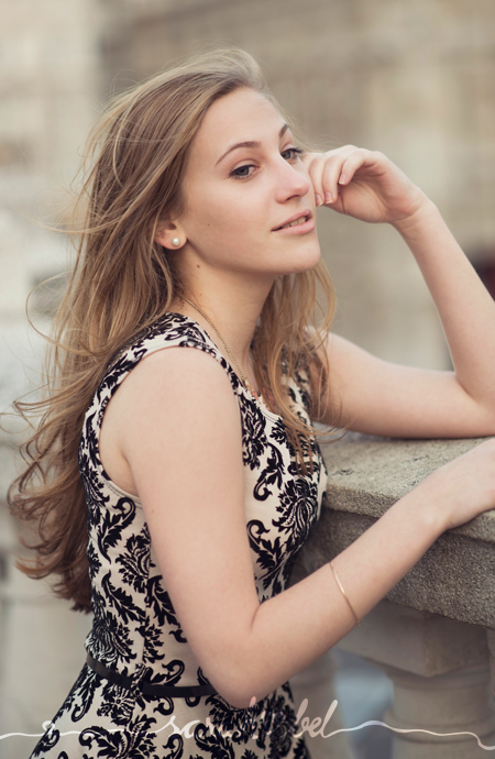 sarah bel | F-R-I-E-N-D-S