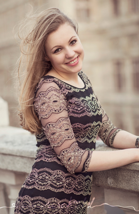 sarah bel | F-R-I-E-N-D-S